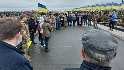 На алеї Слави у Харкові вшанували загиблих захисників України На алеї Слави у Харкові вшанували загиблих захисників України