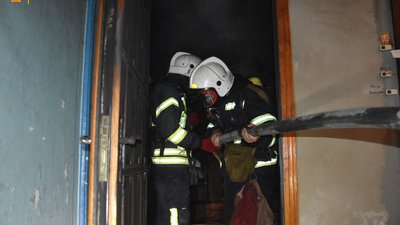 В Одесі горіла триповерхівка: евакуювали 10 людей
