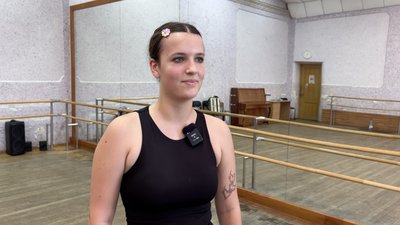 «Дід казав, що танцями не зароблю»: викладач із Луцька понад 30 років навчає хореографії «Дід казав, що танцями не зароблю»: викладач із Луцька понад 30 років навчає хореографії