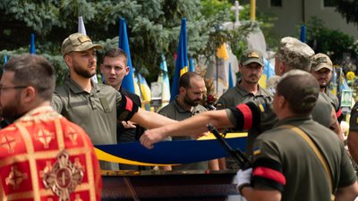 В Ужгороді попрощалися з полеглим захисником Миколою Шестераком В Ужгороді попрощалися з полеглим захисником Миколою Шестераком