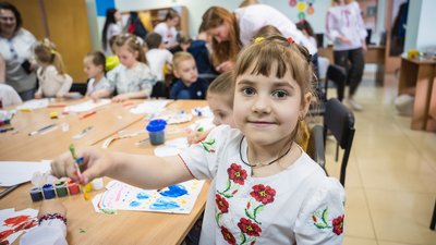 Ланцюг єдності та майстер-класи для дітей. Як у Дніпрі відсвяткували День вишиванки Ланцюг єдності та майстер-класи для дітей. Як у Дніпрі відсвяткували День вишиванки