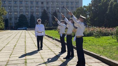 В Одесі вшанували пам'ять захисників України, загиблих у війні на Донбасі В Одесі вшанували пам'ять захисників України, загиблих у війні на Донбасі