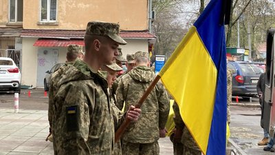В Одесі попрощалися із загиблим на війні бійцем з Каховки Ярославом Зазулею В Одесі попрощалися із загиблим на війні бійцем з Каховки Ярославом Зазулею