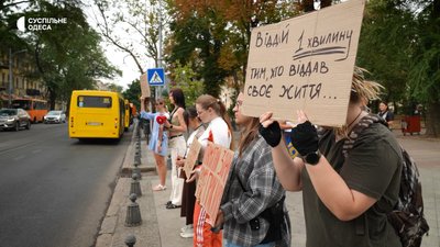Хвилина мовчання в Одесі: чи зупиняються водії