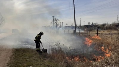 24 пожежі сухої трави за добу зафіксували на Львівщині 24 пожежі сухої трави за добу зафіксували на Львівщині