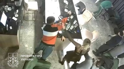 Скриншот з відео конфлікту в барі у Печерському районі Києва