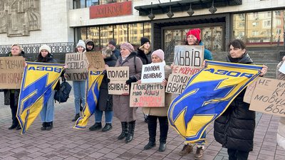 В Івано-Франківську провели акцію на підтримку полонених оборонців Маріуполя В Івано-Франківську провели акцію на підтримку полонених оборонців Маріуполя