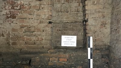 Археологи закінчують розкопки крипт Кафедрального Собору Святої Трійці у Луцьку Археологи закінчують розкопки крипт Кафедрального Собору Святої Трійці у Луцьку