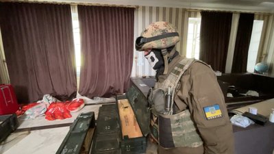 Купа сміття та міни: що лишили по собі окупанти у Черкаських Тишках під Харковом