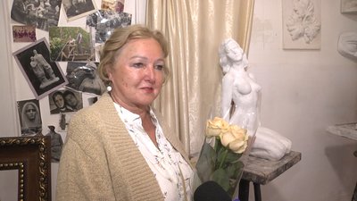 У Житомирі художниця Олена Славова презентувала 60 міні-скульптур свого батька – Леонарда Славова У Житомирі художниця Олена Славова презентувала 60 міні-скульптур свого батька – Леонарда Славова