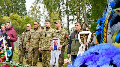 На Чернігівщині попрощалися із захисником, який загинув на Херсонщині На Чернігівщині попрощалися із захисником, який загинув на Херсонщині
