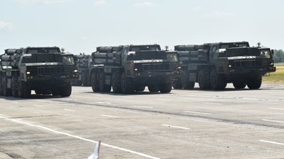 1000 військових та 300 одиниць техніки: біля Чернігова готуються до параду на День незалежності 1000 військових та 300 одиниць техніки: біля Чернігова готуються до параду на День незалежності