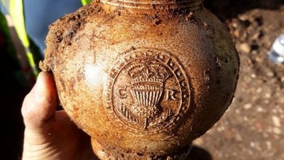Знайдений у театрі кухель Знайдений у театрі кухель