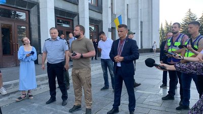 Мітинг під Тернопільською ОВА: люди вимагають заборонити діяльність церков Московського патріархату Мітинг під Тернопільською ОВА: люди вимагають заборонити діяльність церков Московського патріархату