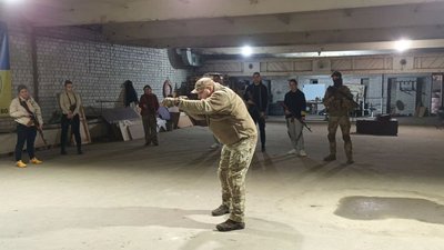 Тернополяни вчилися користуватися зброєю Тернополяни вчилися користуватися зброєю