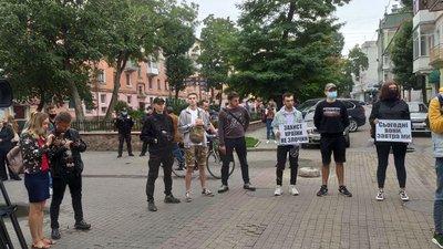 У Тернополі відбулася акція "Захист країни – не злочин" У Тернополі відбулася акція "Захист країни – не злочин"