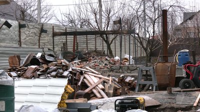 "Будівництво на мільйон по нинішніх цінах". Як люди в Кропивницькому відновлюють зруйновані "шахедом" будинки "Будівництво на мільйон по нинішніх цінах". Як люди в Кропивницькому відновлюють зруйновані "шахедом" будинки