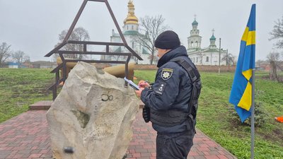 У Ромнах пошкодили пам’ятний знак на честь гетьмана Івана Мазепи та короля Карла XII