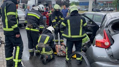 На проспекті Гагаріна у Харкові сталася аварія за участі маршрутного автобуса: є травмовані На проспекті Гагаріна у Харкові сталася аварія за участі маршрутного автобуса: є травмовані