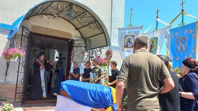 На Тернопільщині попрощалися з військовослужбовцем Русланом Романцем