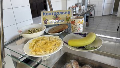 Їжа в їдальні