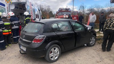 В'їхав у бетонну огорожу: на Львівщині рятувальники вивільняли із авто чоловіка В'їхав у бетонну огорожу: на Львівщині рятувальники вивільняли із авто чоловіка