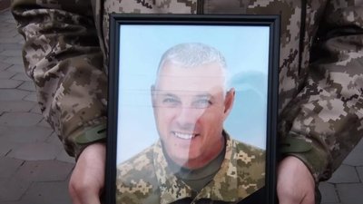 У Житомирі рідним загиблих за Україну воїнів передали державні нагороди У Житомирі рідним загиблих за Україну воїнів передали державні нагороди