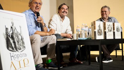 Перемоги й поразки "Книжкового Арсеналу": без тисняви, з музикою, але в пилюці й під сонцем Перемоги й поразки "Книжкового Арсеналу": без тисняви, з музикою, але в пилюці й під сонцем