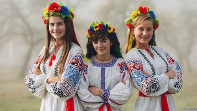Вишиванка єднає та надихає - херсонці готуються до свята вишиванки