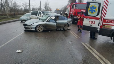 В Одесі зіткнулися дві автівки: одна людина загинула, ще трьох госпіталізували