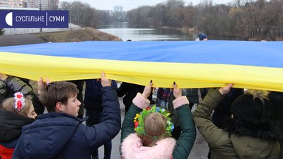Акція "Ланцюг Єдності" у Сумах: як все відбувалось у фото Акція "Ланцюг Єдності" у Сумах: як все відбувалось у фото