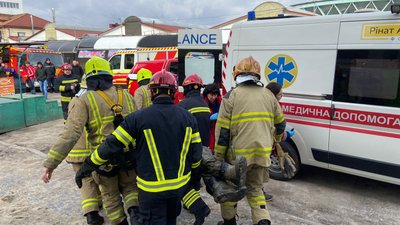 У Рівному на будівництві чоловік впав у ліфтову шахту. Поліція з'ясовує обставини У Рівному на будівництві чоловік впав у ліфтову шахту. Поліція з'ясовує обставини