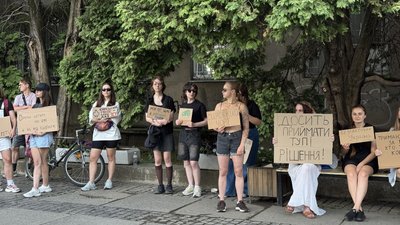 В Ужгороді третій день триває акція на підтримку ексміністра оборони Михайла Федорова В Ужгороді третій день триває акція на підтримку ексміністра оборони Михайла Федорова