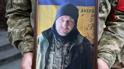 У Луцьку попрощалися з 45-річним військовослужбовцем Олександром Кущем У Луцьку попрощалися з 45-річним військовослужбовцем Олександром Кущем