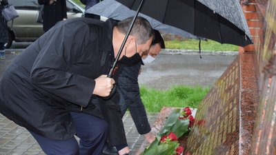У Кропивницькому вшанували пам'ять загиблих у Другій світовій війні та учасників АТО У Кропивницькому вшанували пам'ять загиблих у Другій світовій війні та учасників АТО