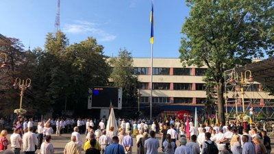В Івано-Франківську урочисто підняли знамено