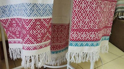 "Під час війни люди дуже просять яскраві кольори". У Дніпрі відкрилася виставка ткацтва Валерія Гарагуца "Під час війни люди дуже просять яскраві кольори". У Дніпрі відкрилася виставка ткацтва Валерія Гарагуца