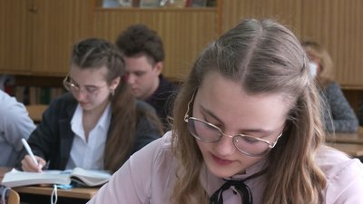Шість тижнів вчились онлайн: черкаські школярі повернулися за парти Шість тижнів вчились онлайн: черкаські школярі повернулися за парти