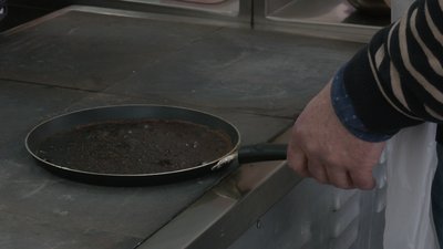 Пекли млинці та робили з них торти: у Черкасах провели майстер-клас до Масниці Пекли млинці та робили з них торти: у Черкасах провели майстер-клас до Масниці