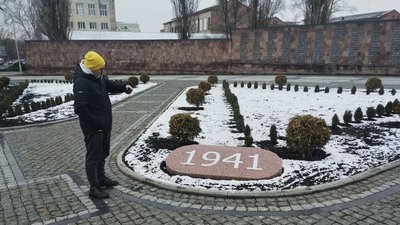 Монумент героям-червонозорівцям у Кропивницькому Монумент героям-червонозорівцям у Кропивницькому