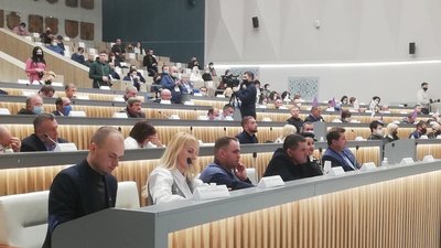 У Полтаві розпочалася сесія облради щодо тарифів, а люди протестують через них. ОНОВЛЮЄТЬСЯ