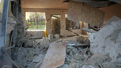 "Якби я не нахилив трішки голови, моєї голови не було б". Що розповідають очевидці про удари по Білопіллю "Якби я не нахилив трішки голови, моєї голови не було б". Що розповідають очевидці про удари по Білопіллю