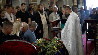 У Чернігові попрощалися з лейтенантом і командиром розвідвзводу Павлом Буренком У Чернігові попрощалися з лейтенантом і командиром розвідвзводу Павлом Буренком