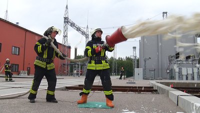 Забезпечує Луганщину в електроенергії. На електропідстанції "Кремінська" гасили умовну пожежу Забезпечує Луганщину в електроенергії. На електропідстанції "Кремінська" гасили умовну пожежу