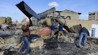 Прикарпатські рятувальники допомагали розбирати завали на Київщині та Чернігівщині
