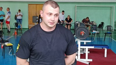 У Миколаєві військові, поліцейські, рятувальники та спецпризначенці змагалися у жимі лежачи У Миколаєві військові, поліцейські, рятувальники та спецпризначенці змагалися у жимі лежачи