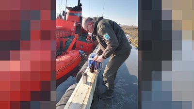 На Миколаївщині потонуле судно спричинило виток нафтопродуктів у воду