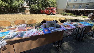 Благодійну книжкову акцію "З книгою — до перемоги" провели в Ужгороді