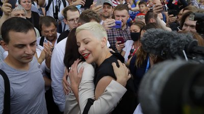 У Білорусі до прооперованої опозиціонерки Колеснікової не пускають батька і адвоката