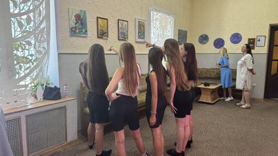 "З вірою в Перемогу": у Луцьку відкрилась виставка художниці Ольги Навротюк "З вірою в Перемогу": у Луцьку відкрилась виставка художниці Ольги Навротюк